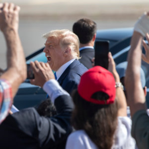 Trump lands in California for fundraiser with tech mogul; critics, supporters rally nearby