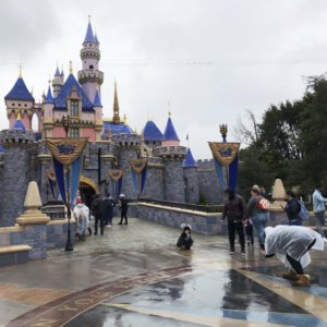 California theme parks must stay closed for now, Newsom says