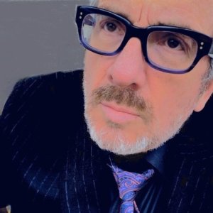 Elvis Costello Previews Spanish-Language ‘This Year’s Model’ With an Election-Timed ‘Crawling to the USA’